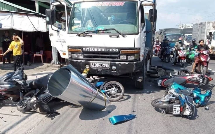 Nhìn Thấy Tai Nạn Xe Máy Đánh Con Gì? Giải Mã Giấc Mơ Bí Ẩn